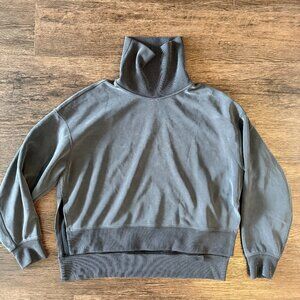 LULULEMON TURTLENECK PULLOVER